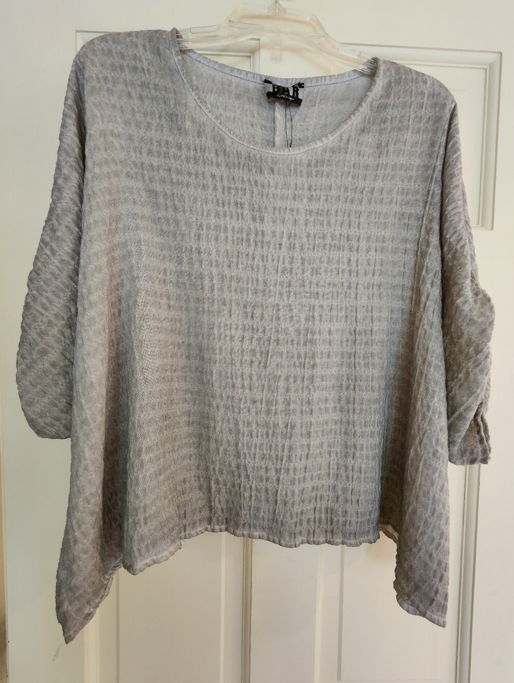 BAR NWT GRAY BATWING LOOSE FIT TOP SZ EXS - VERY FLEXIBLE FIT. 2 WAY SLEEVES.